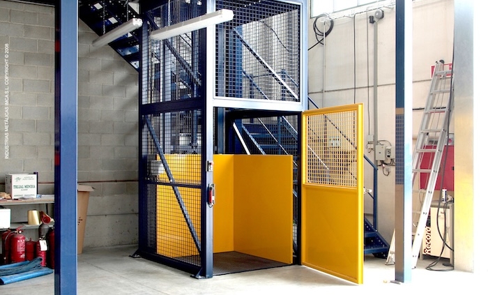 elevador de carga industrial
